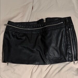 Chic Black Mini Skirt with Zipper Accents